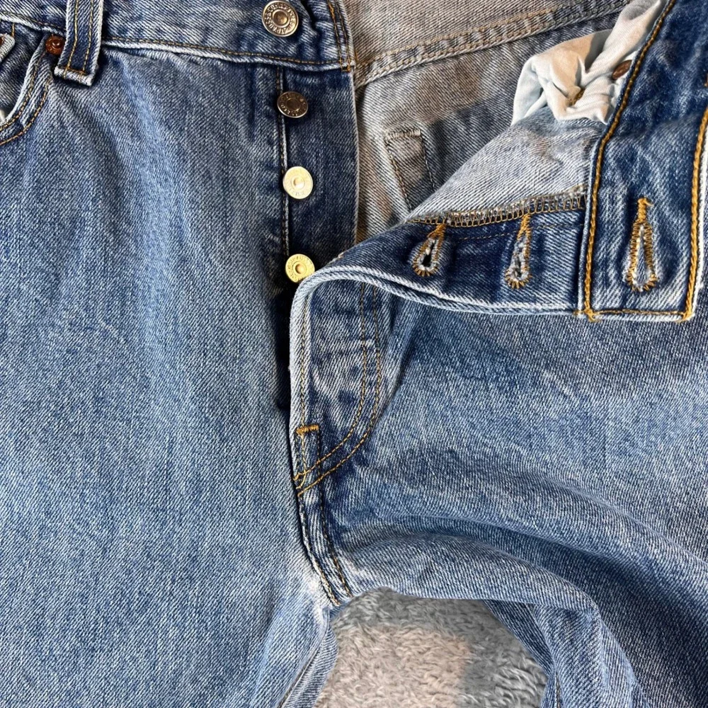 Levis 501 Original Straight Leg Button Fly Blue Denim Jeans Mens 35x30